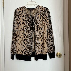 Escada 100% cashmere, cheetah leopard cardigan, tan and black size 38 Medium